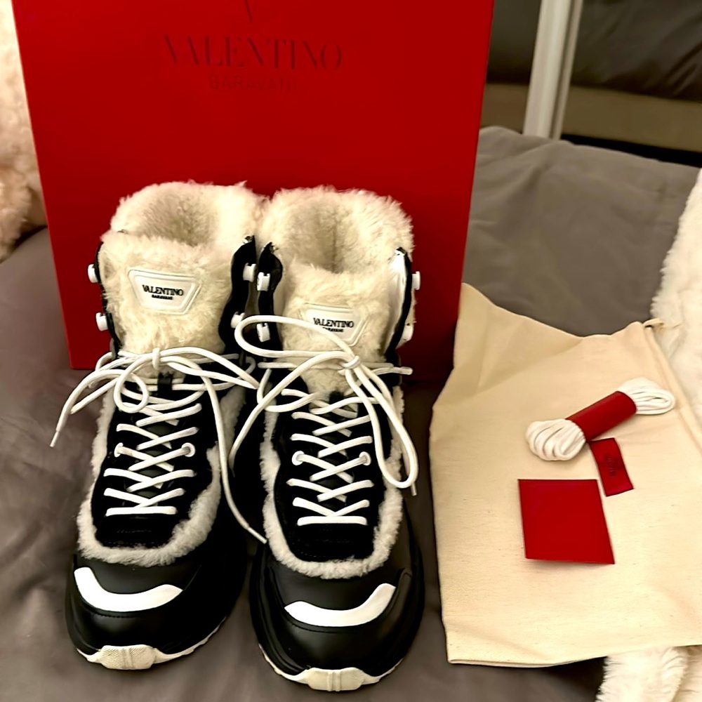 Women’s Valentino snow boots SZ 41